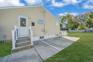 24 Chanel Dr, Brentwood, NY 11717 - Photo 3