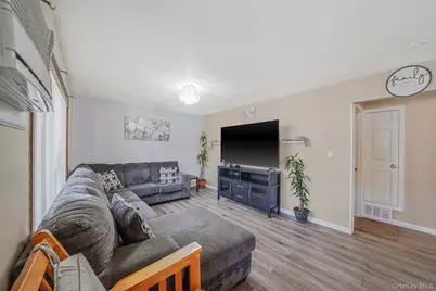 24 Chanel Drive, Brentwood, NY 11717 - Photo 7