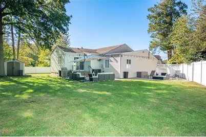 211 Gardner Avenue, Jericho, NY 11753 - Photo 31