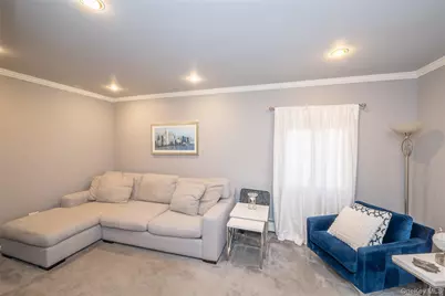 211 Gardner Avenue, Jericho, NY 11753 - Photo 9