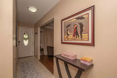 211 Gardner Avenue, Jericho, NY 11753 - Photo 5