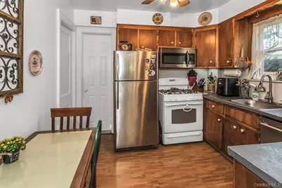 4172 Glenwood Street, Little Neck, NY 11363 - Photo 5