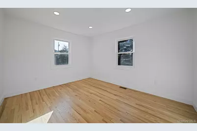 120 Cherry Drive W, Plainview, NY 11803 - Photo 21