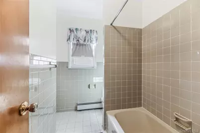 287 Mary Lou Avenue, Yonkers, NY 10703 - Photo 19