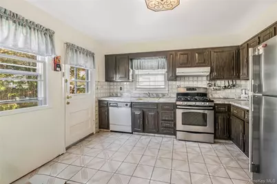 287 Mary Lou Avenue, Yonkers, NY 10703 - Photo 15