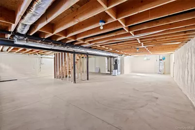 121 Dean Street, Hicksville, NY 11801 - Photo 23