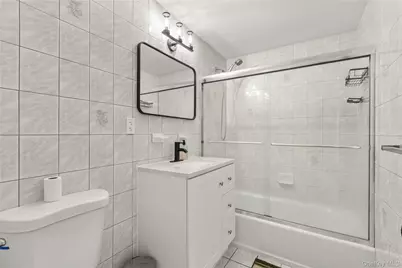 104 E Gates Avenue, Lindenhurst, NY 11757 - Photo 25