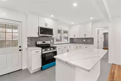 104 E Gates Avenue, Lindenhurst, NY 11757 - Photo 3