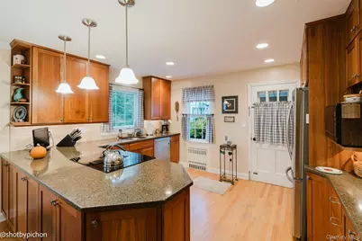 102 Cedar Avenue, Poughkeepsie, NY 12603 - Photo 9