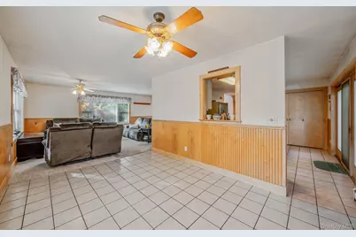 484 Brookhaven Avenue, Riverhead, NY 11901 - Photo 9