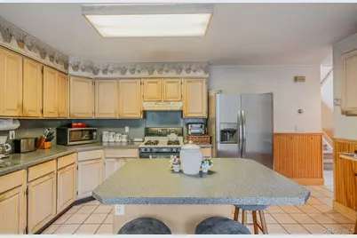 484 Brookhaven Avenue, Riverhead, NY 11901 - Photo 13