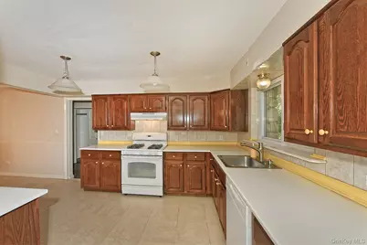 106 Iceland Drive, South Huntington, NY 11746 - Photo 25