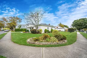 138 Claudy Ln, New Hyde Park, NY 11040 - Photo 3