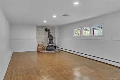 16 E. Cortelyou Street, Huntington Station, NY 11746 - Photo 9