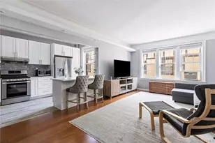 4 Maple Dr, Great Neck, NY 11021 - Photo 9