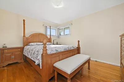 162 Crown Avenue, Elmont, NY 11003 - Photo 11