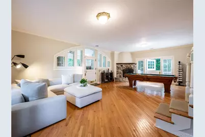 1054 Plandome Road, Manhasset, NY 11030 - Photo 21