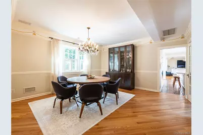 1054 Plandome Road, Manhasset, NY 11030 - Photo 5