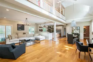 1054 Plandome Rd, Manhasset, NY 11030 - Photo 9