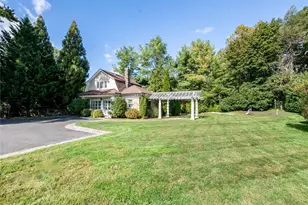 1054 Plandome Rd, Manhasset, NY 11030 - Photo 35