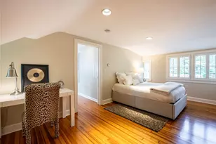 1054 Plandome Rd, Manhasset, NY 11030 - Photo 17