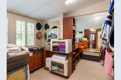 1054 Plandome Road, Manhasset, NY 11030 - Photo 15