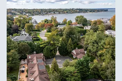 1054 Plandome Road, Manhasset, NY 11030 - Photo 43