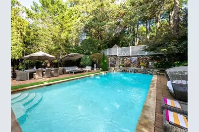 1054 Plandome Road, Manhasset, NY 11030 - Photo 25