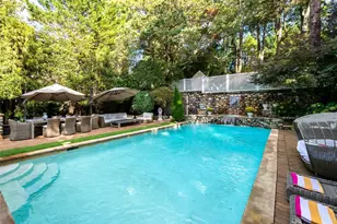 1054 Plandome Rd, Manhasset, NY 11030 - Photo 25