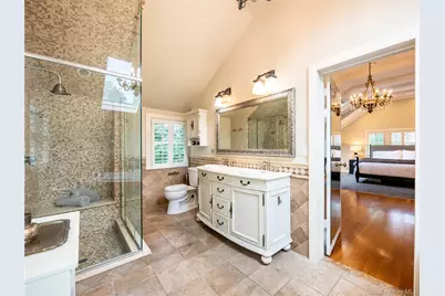 1054 Plandome Road, Manhasset, NY 11030 - Photo 13