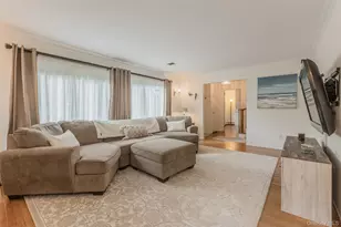 7 Carriage Ln, Setauket, NY 11733 - Photo 9