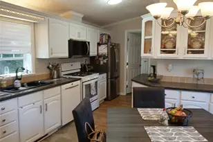 1661 Old Country, Riverhead, NY 11901 - Photo 13