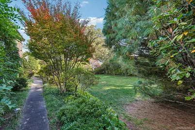 18 Chippewa Road, Yonkers, NY 10710 - Photo 39