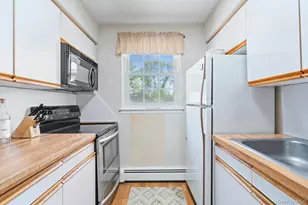 459 Village Dr, Hauppauge, NY 11788 - Photo 11