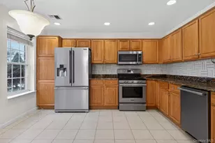 77 Jamie Ct, Suffern, NY 10901 - Photo 11