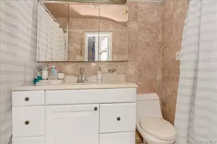 21 Vanderbilt Way, Valley Stream, NY 11581 - Photo 11