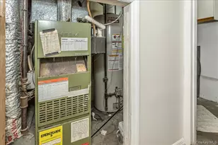 21 Vanderbilt Way, Valley Stream, NY 11581 - Photo 17