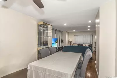 21 Vanderbilt Way #21, Valley Stream, NY 11581 - Photo 5