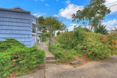 25 Sunnybrook Drive E, Oceanside, NY 11572 - Photo 5