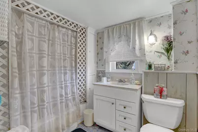 25 Sunnybrook Drive E, Oceanside, NY 11572 - Photo 23