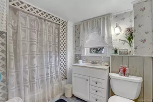 25 Sunnybrook Dr E, Oceanside, NY 11572 - Photo 23