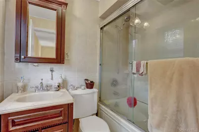 25 Sunnybrook Drive E, Oceanside, NY 11572 - Photo 21