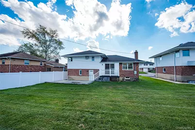 49 Spector Lane, Plainview, NY 11803 - Photo 19