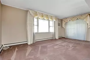 44 Sparrow Ln, Levittown, NY 11756 - Photo 7