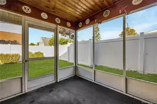 44 Sparrow Ln, Levittown, NY 11756 - Photo 23