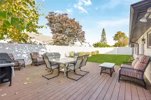 44 Sparrow Ln, Levittown, NY 11756 - Photo 19