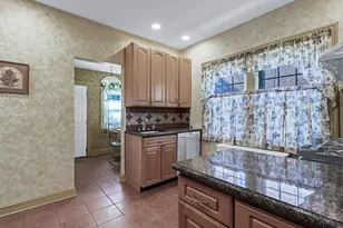 186-34 Henley Rd, Jamaica, NY 11432 - Photo 11