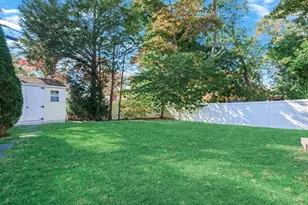 186-34 Henley Rd, Jamaica, NY 11432 - Photo 21