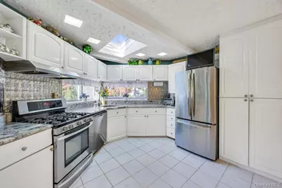 23 Longstreet Drive, Lake Grove, NY 11755 - Photo 7