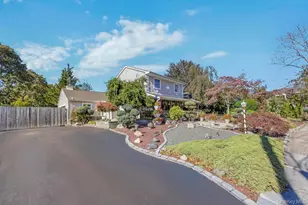 23 Longstreet Dr, Lake Grove, NY 11755 - Photo 29